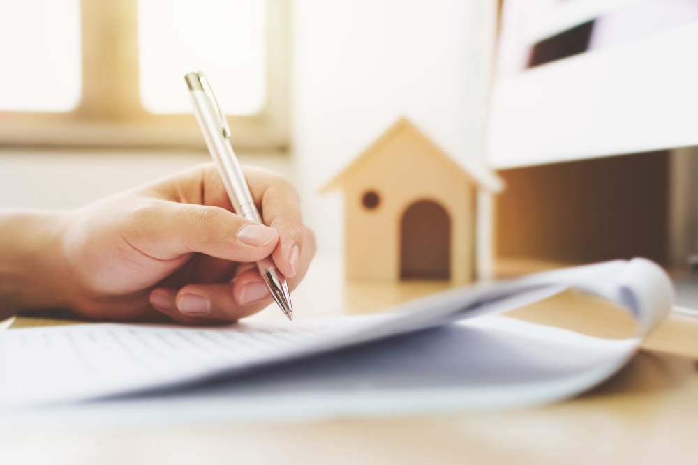 Close,Up,Hand,Of,Man,Signing,Signature,Loan,Document,To
